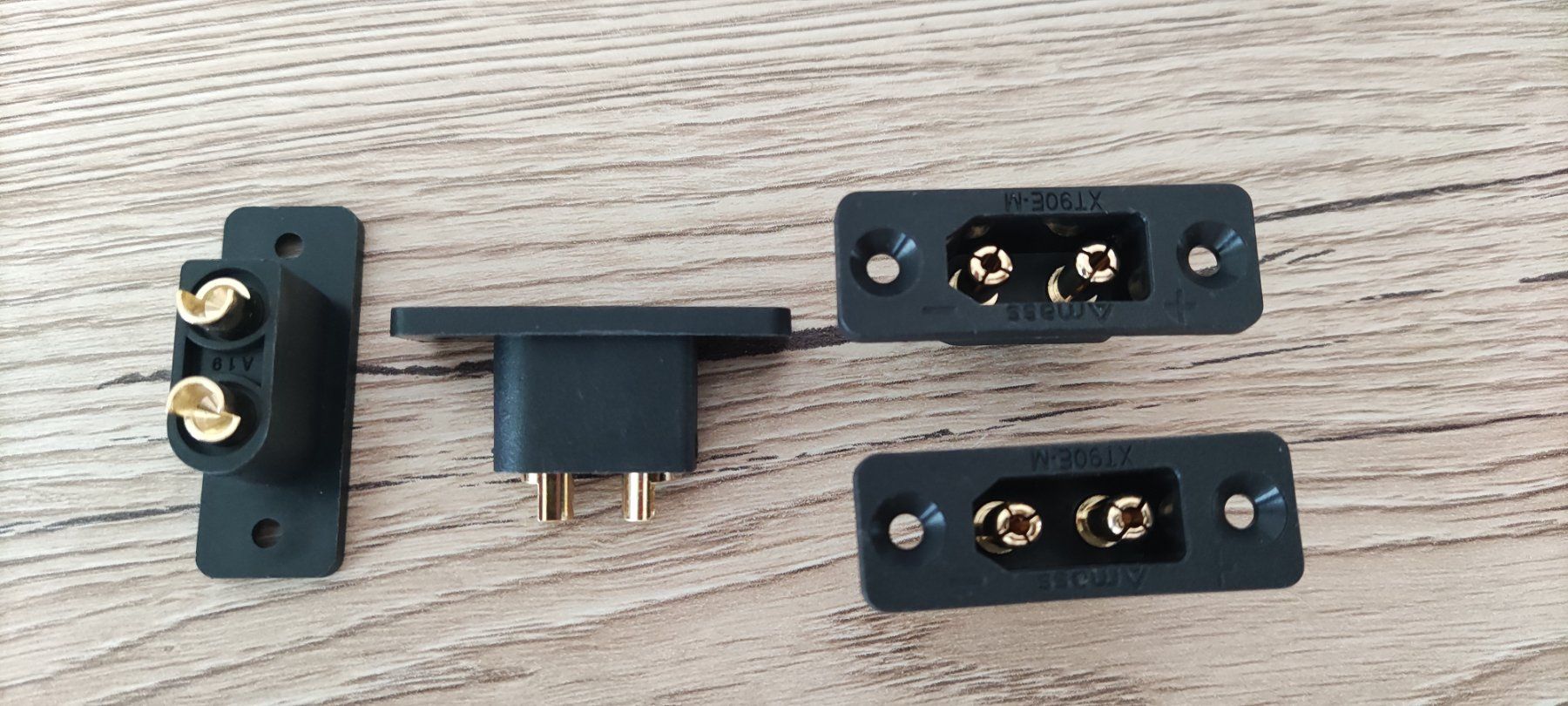 Modellismo RC: XT90 Einbau Stecker 4 Stück – Nuovo (secondo la descrizione) da Uzwil venduto da Bruchpilot64