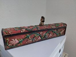 Alte Holzschatulle, handarbeit, asiatisch, florale Blüten