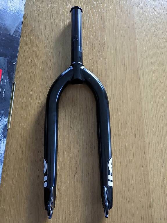 Ersatzteile: Fourche Haro SD V3 Fork, Dennis Enarson, 32mm Offset, NEW – Gebraucht aus Bulle von greg_zt 3
