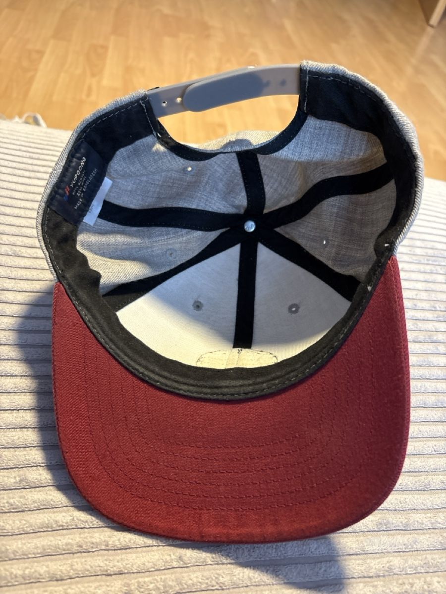 Vans Copricapi, berretti & cappellini: Vans Cap Grau/Rot - Top Zustand – Usato da Wangen SZ venduto da eeliij 2