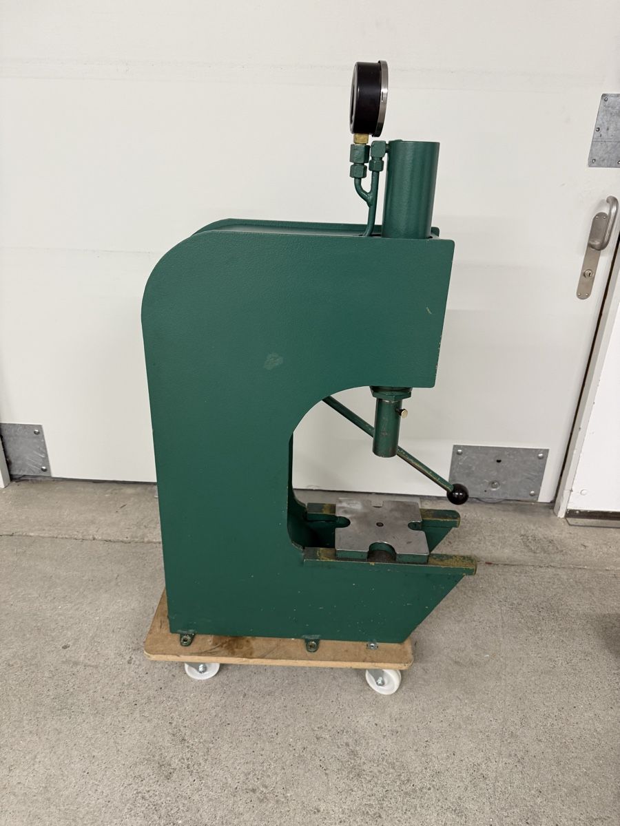 Tutte le macchine: Hydraulikpresse COMPAC 10T – Usato da Sirnach venduto da S54Power 4