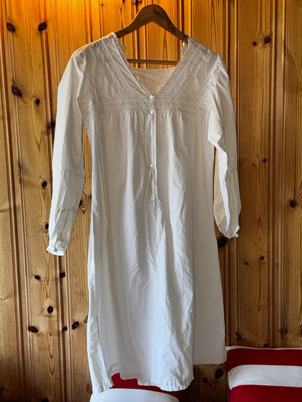 Vestiti: Robe de nuit vintage blanche coton brodé – Usato da Ovronnaz venduto da Etagne68