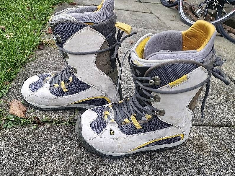 Scarpe da uomo: Snowboarboots Burton 46 – Usato da Riggisberg venduto da ancash