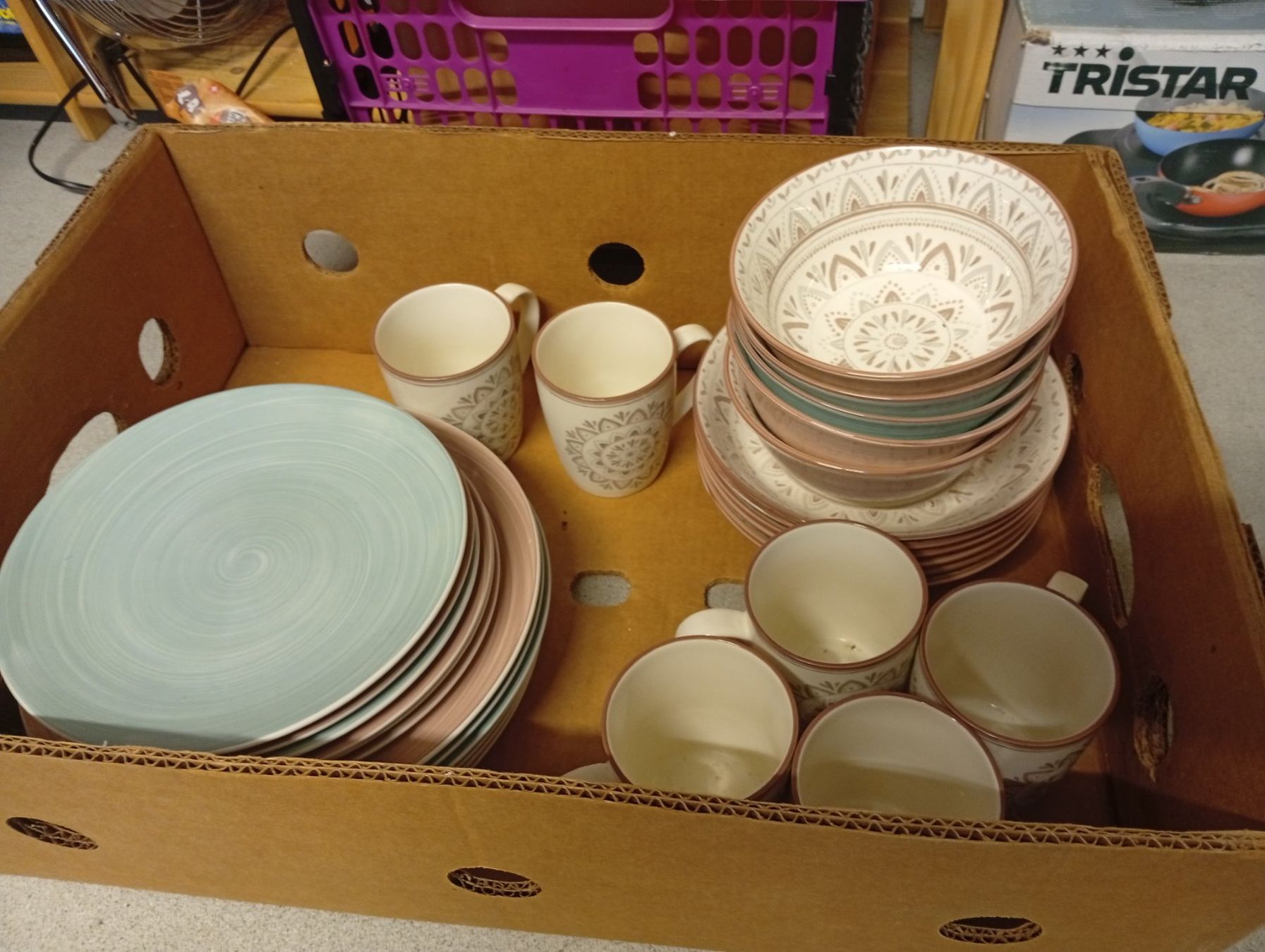 Set di piatti: Geschirr-Set, Vintage Look – Usato da Härkingen venduto da philuu