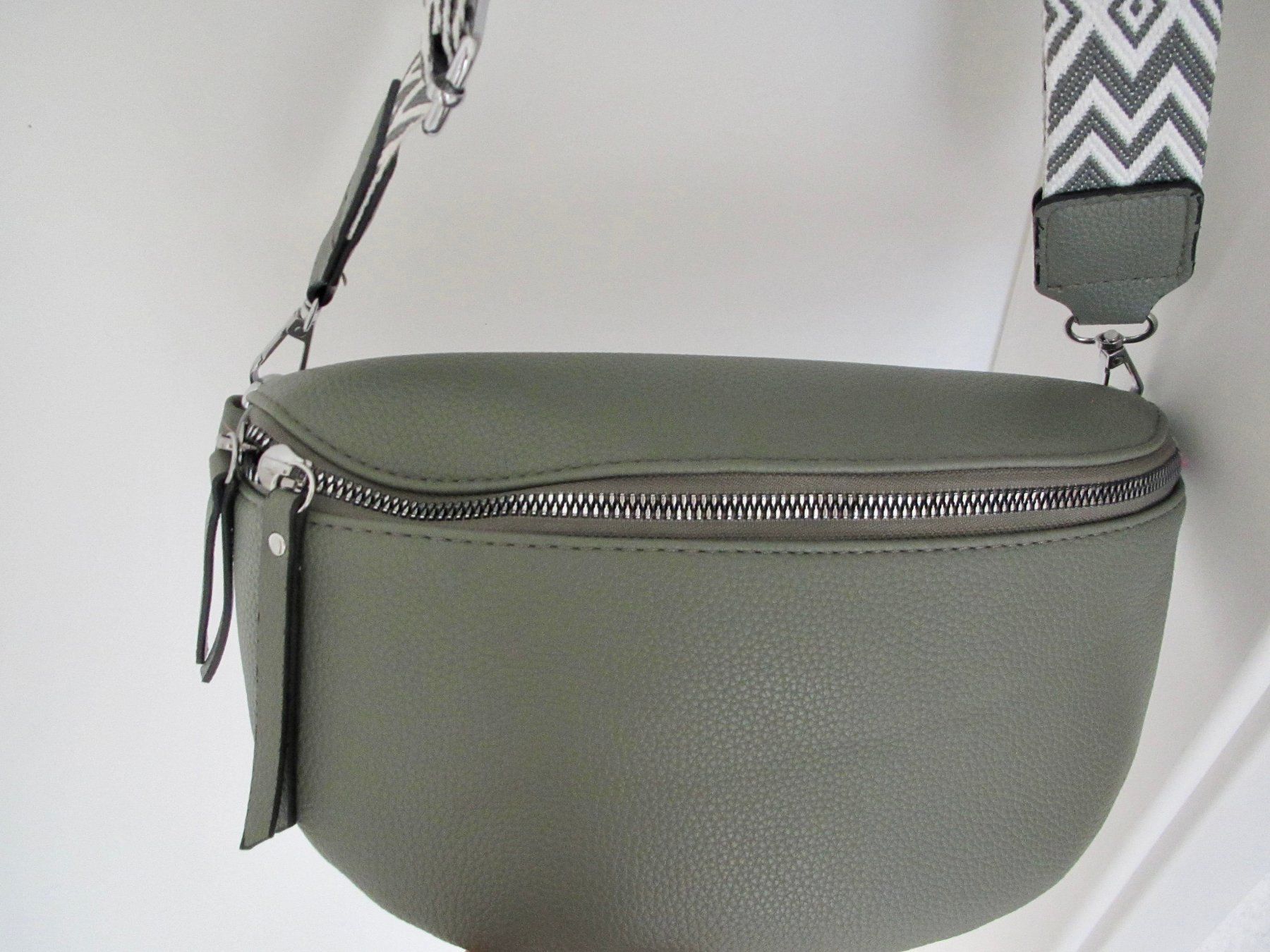 Borse da donna: SAC EN BANDOULIERE OLIVE – Nuovo (secondo la descrizione) da Murten venduto da Selliot 1