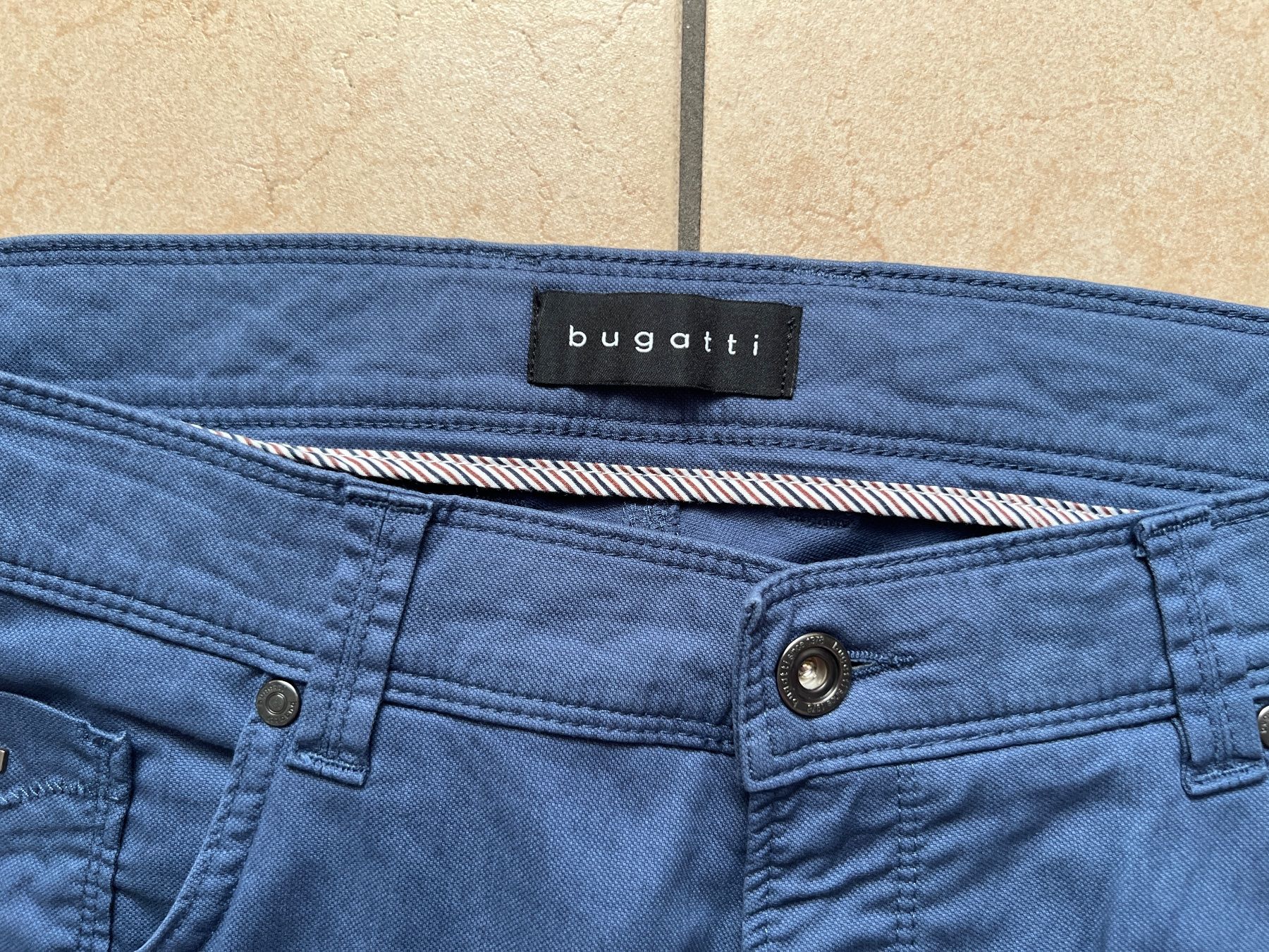 Pantalons: Hose lang Bugatti Grösse 36 – D'occasion à Brunnen par Bonitoman 1