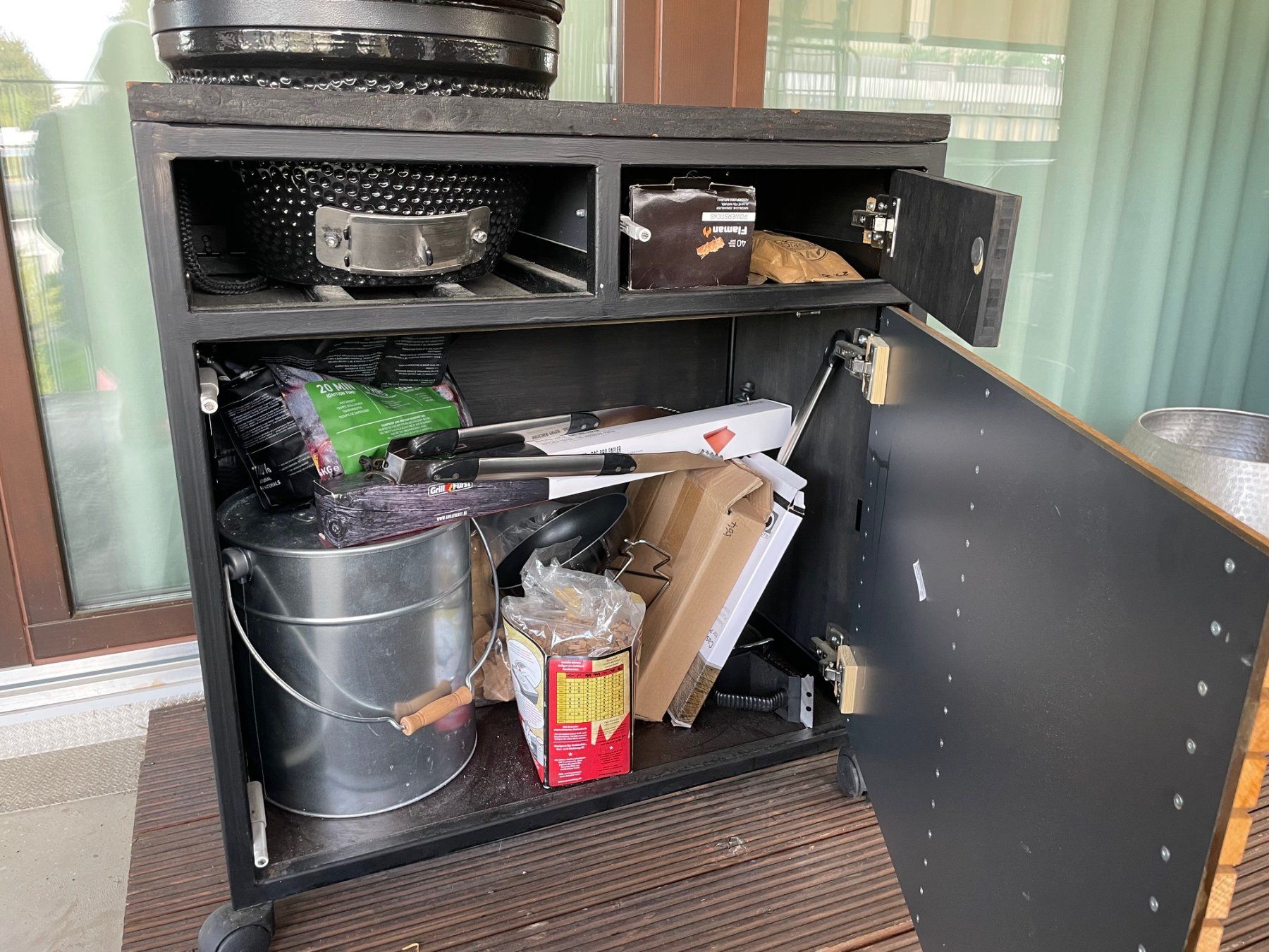 Griglie: BBQ-Master Keramik-Grill mit Untergestell – Usato da Niederglatt ZH venduto da Sementina 3