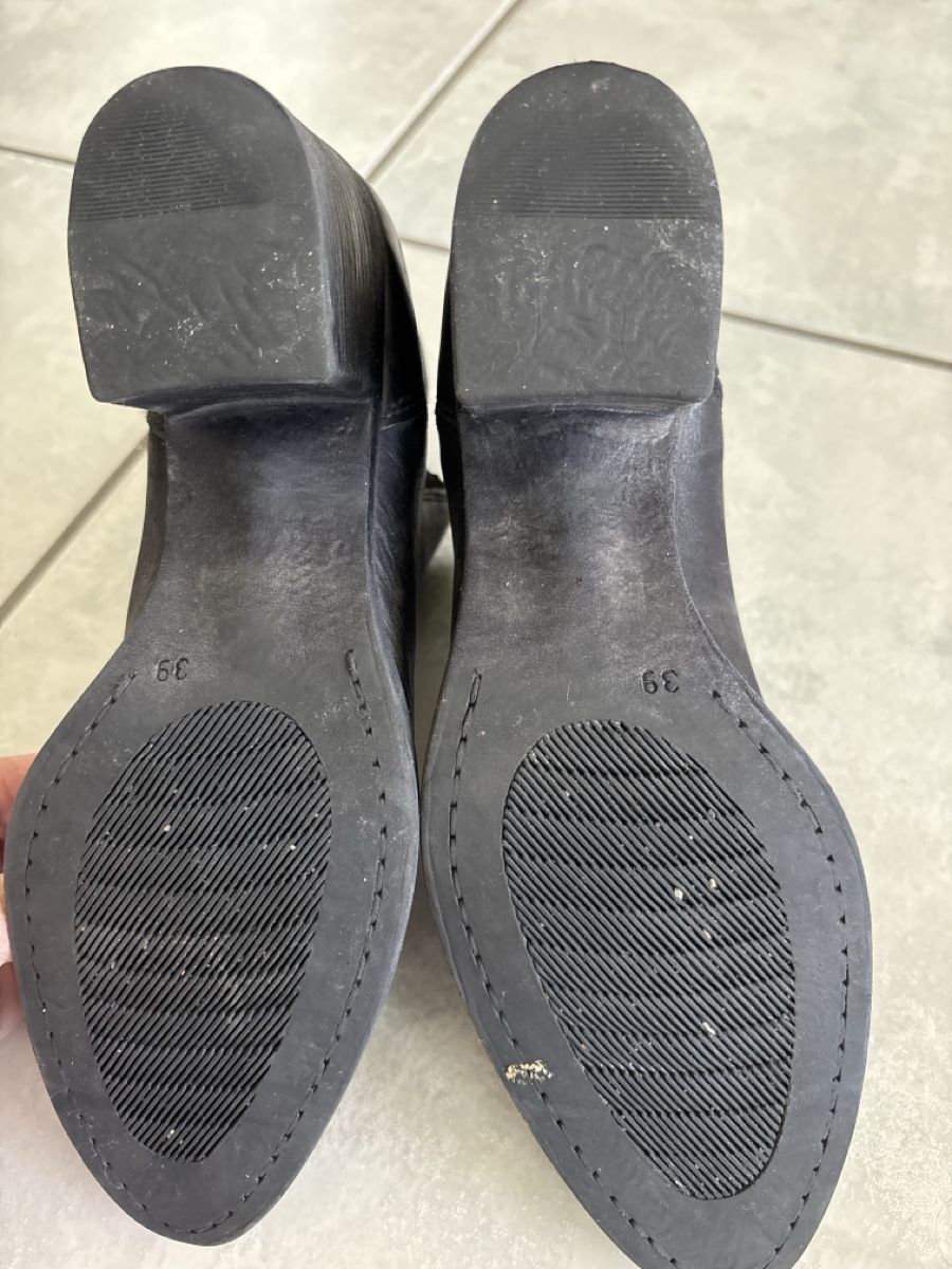 Scarpe da donna: Schwarze Leder Chelsea Boots Grösse 39 – Nuovo (secondo la descrizione) da Hendschiken venduto da Uraniali 4