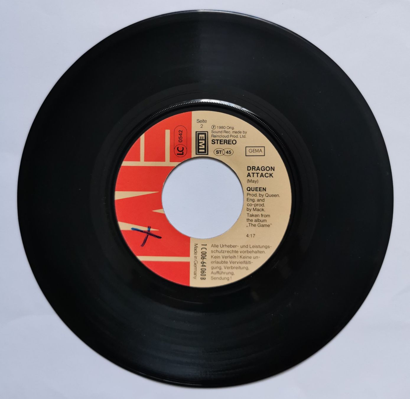 Schallplatten: Queen - Another One Bites The Dust / Dragon Attack 7" Single – Gebraucht aus Birsfelden von dsc_f8gx 3