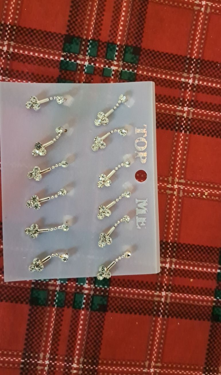 Orecchini pendenti & Orecchini a lobo: Earrings Set Silver Tone Rhinestone Flower Design – Nuovo (secondo la descrizione) da Bern venduto da mahilini
