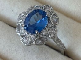 Luxus Elegante Solitär gr: 19:9 Ring Zirkonia Farbe: Silver