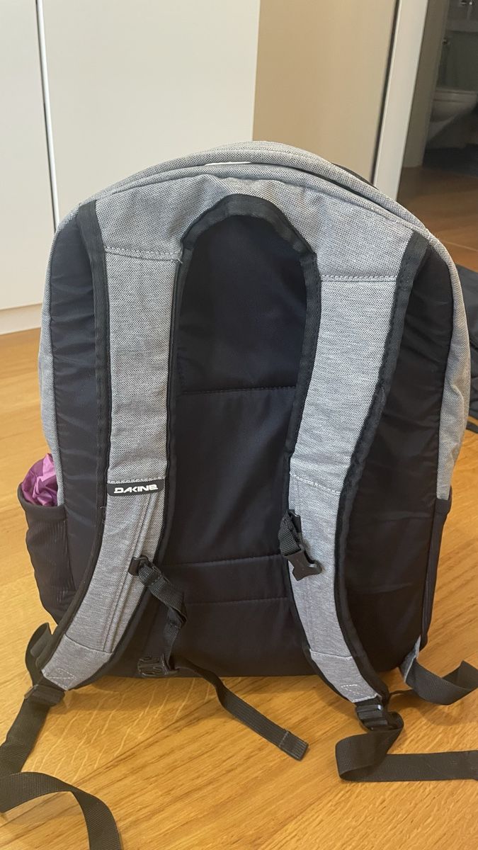 Dakine Zaini: Grauer Dakine Rucksack – Nuovo (secondo la descrizione) da Jona venduto da RobertMo 8