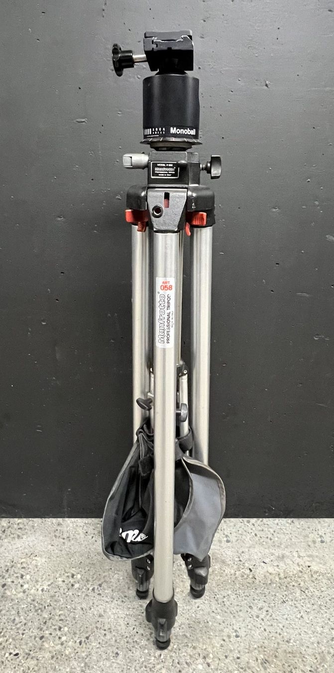 Treppiedi & Teste: Manfrotto Stativ mit Kugelkopf und Ablagebeutel – Usato da Engelberg venduto da TC55 2