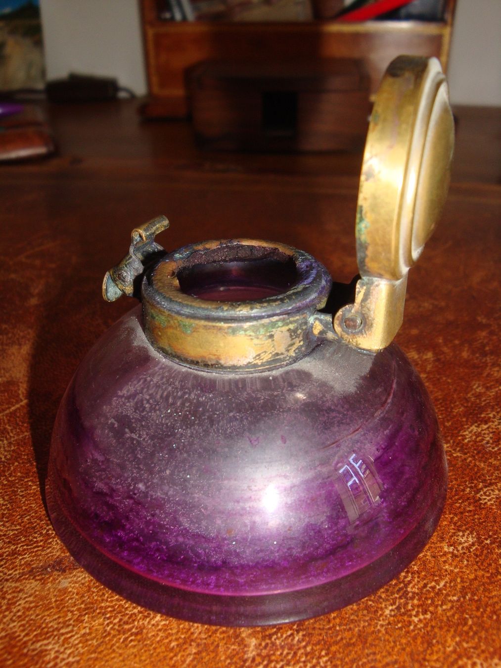 Altro in Antiquarato & Arte: antiker Tintenfass, Glas/Messing – Usato da häusernmoos venduto da buc_8ftk 3