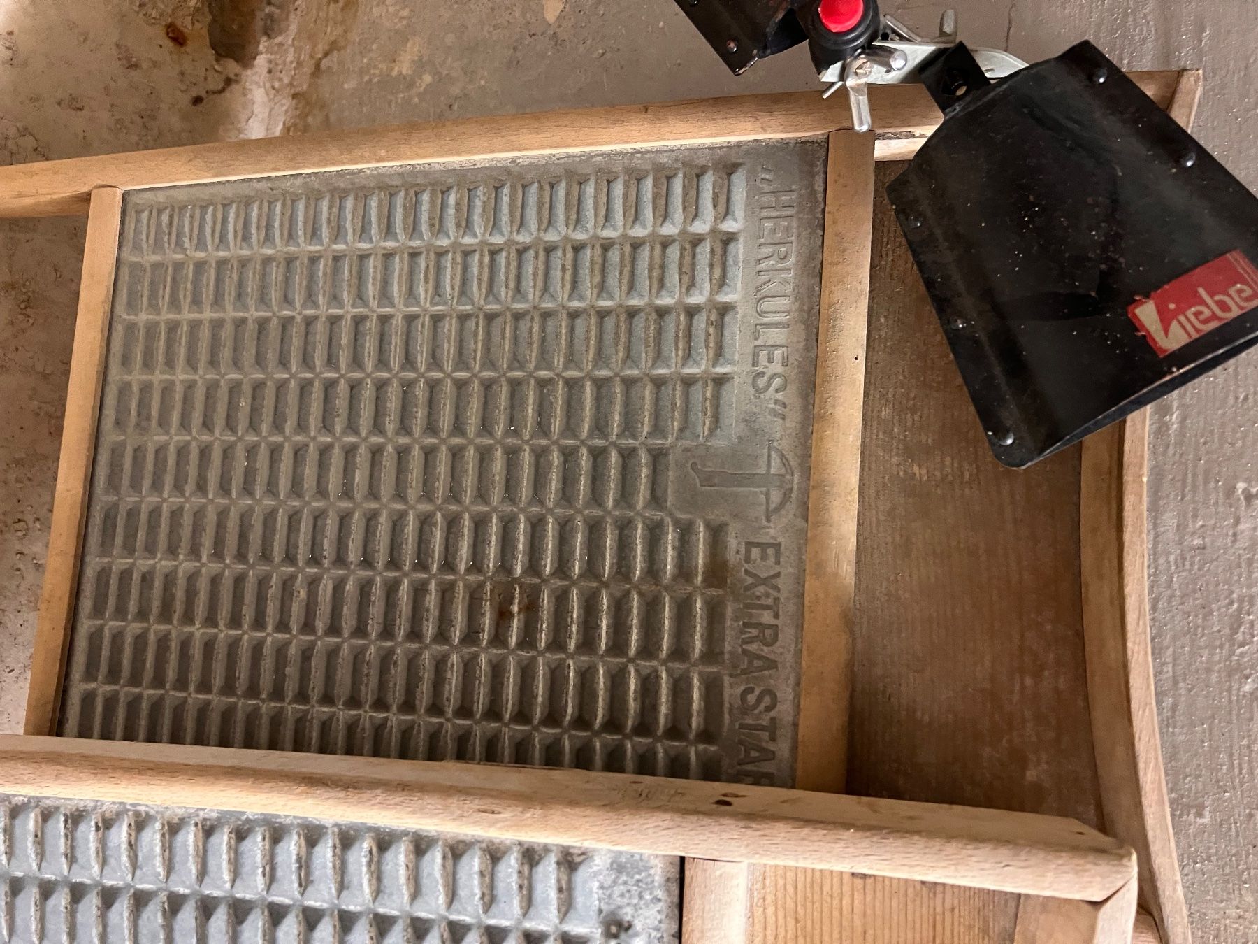 Alle Dekorationen: Antikes Waschbrett - 2Stk. – Gebraucht aus Wiesendangen von lau_qy7x 1