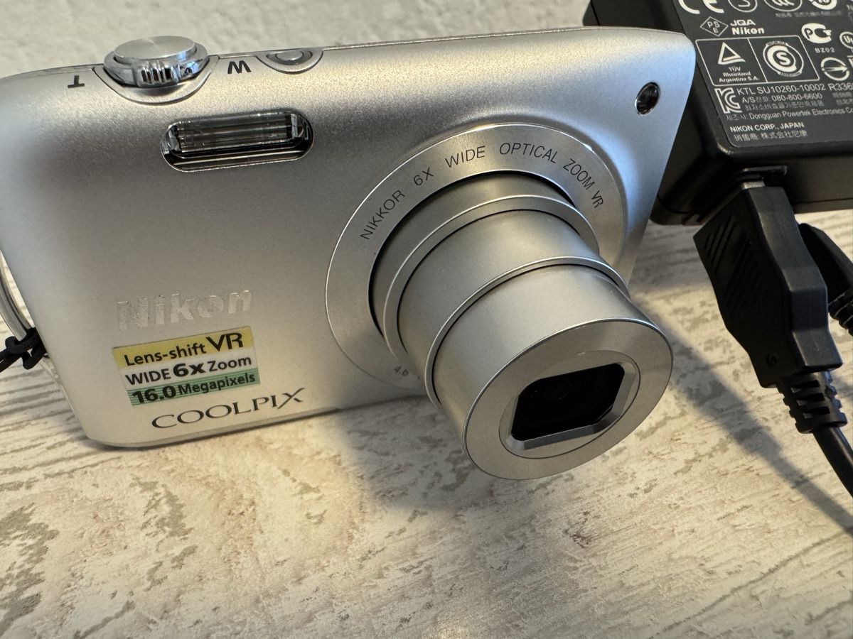 Coolpix Fotocamera: Nikon coolpix s3300 Digitalkamera – Usato da Zunzgen venduto da milesdavis76 2