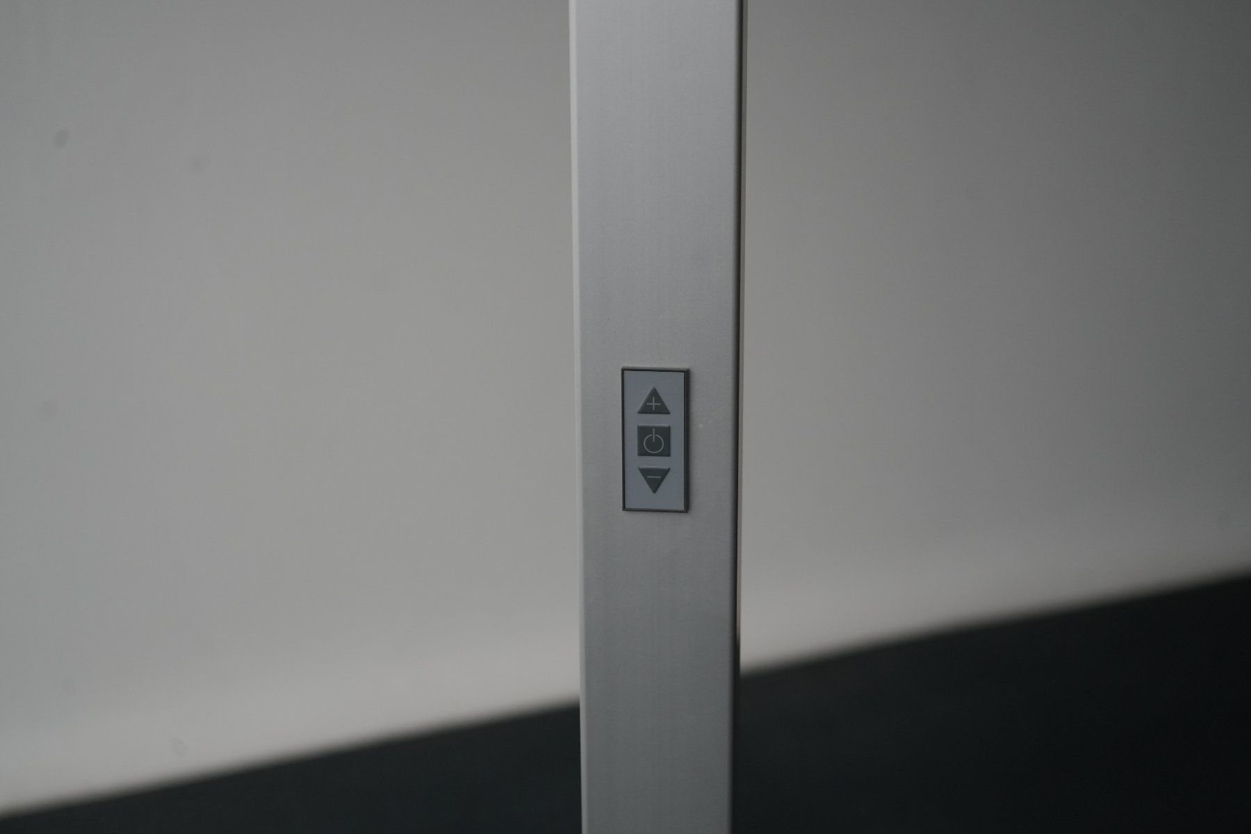 Lampade: Stehlampe Metall Silber – Usato da Safenwil venduto da EFAGSafenwil5745 1