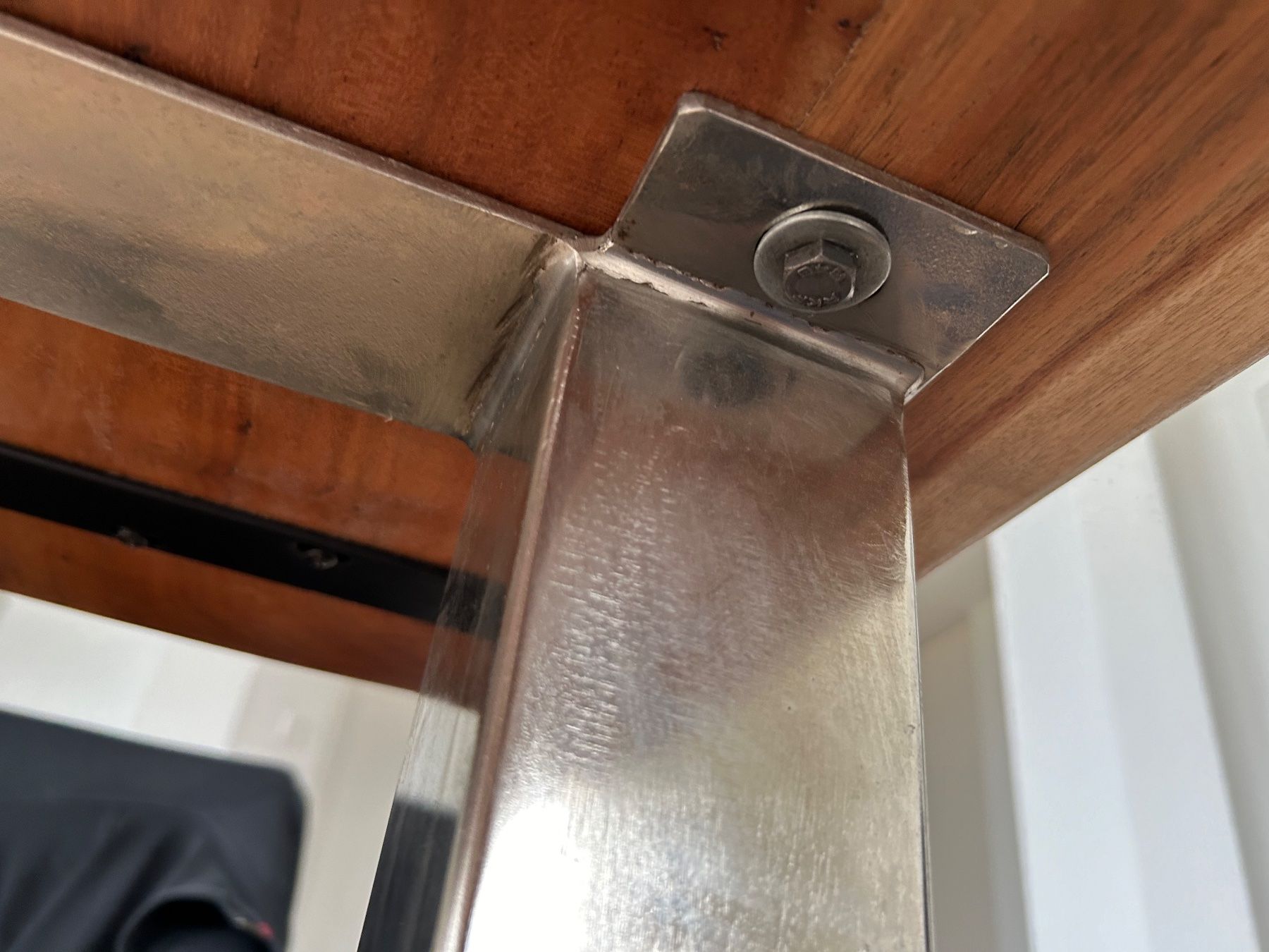 Tische: Esstisch Massiv Akazie – Gebraucht aus Mühlau von  3
