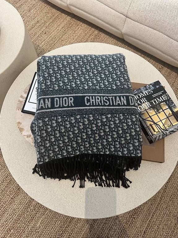 Dior Coperte: DIOR DECKE LOGO – Nuovo (secondo la descrizione) da Schwyz venduto da bofb