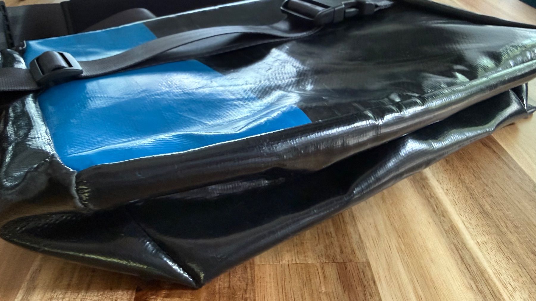 Freitag Borse: FREITAG F14 DEXTER - BLACK & BLUE – Nuovo (secondo la descrizione) da Arzier-Le Muids venduto da cin_ldd2 3