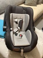Autositz für Baby mit Gurtsystem