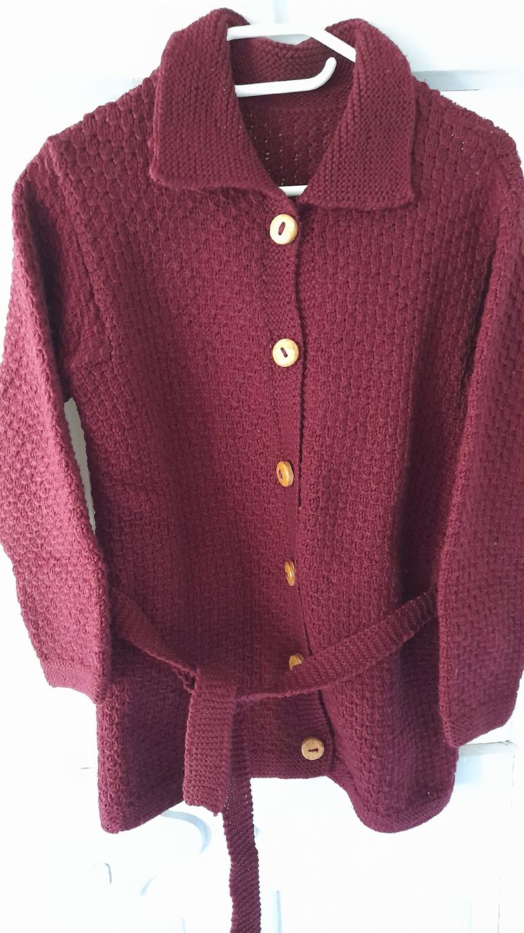Giacche: Strickjacke mit Gürtel Gr. 38-40 – Usato da Nesslau venduto da Churfirsten08