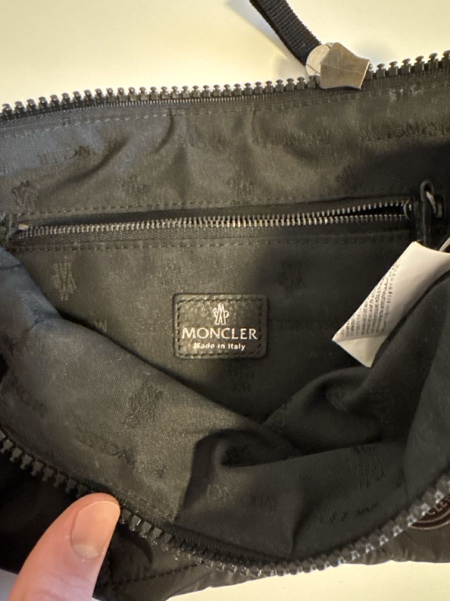Moncler Custodie per cosmetici: Moncler Nessecaire Herren – Usato da Wil SG venduto da pet_shj8 2