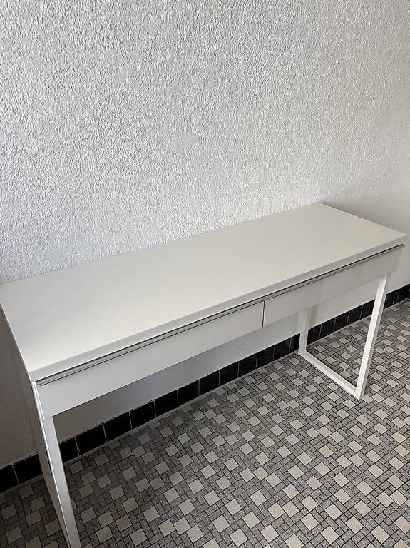 Ikea Coiffeuses: Ikea desk – D'occasion à Zürich par dem_7nxr 1