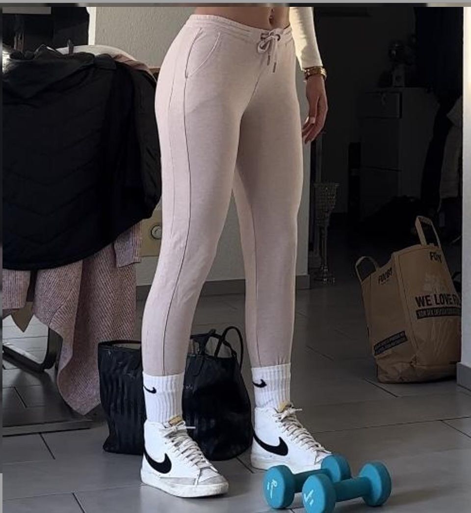 Pantaloni: Pinke Jogginghose 💖 – Usato da Winterthur venduto da nik_pr58