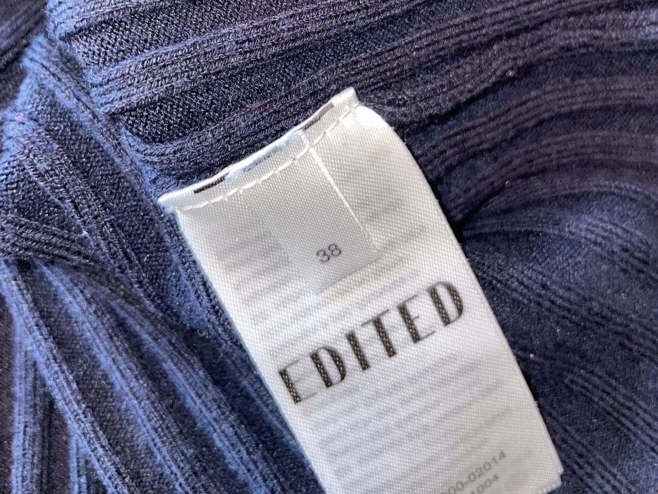 H&M Pullover & Sweatshirts: Edited Pullover – Gebraucht aus St. Gallen von look-twice 4