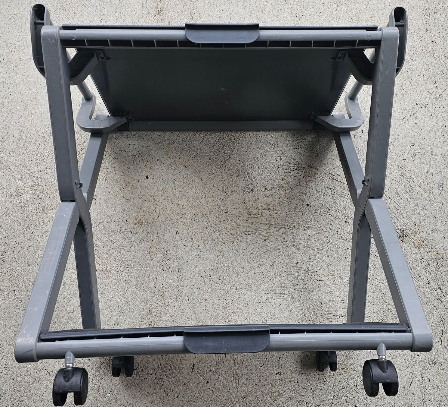 Regale: Chariot de service pliable sur roulettes – Gebraucht aus Court von Jovi2 5