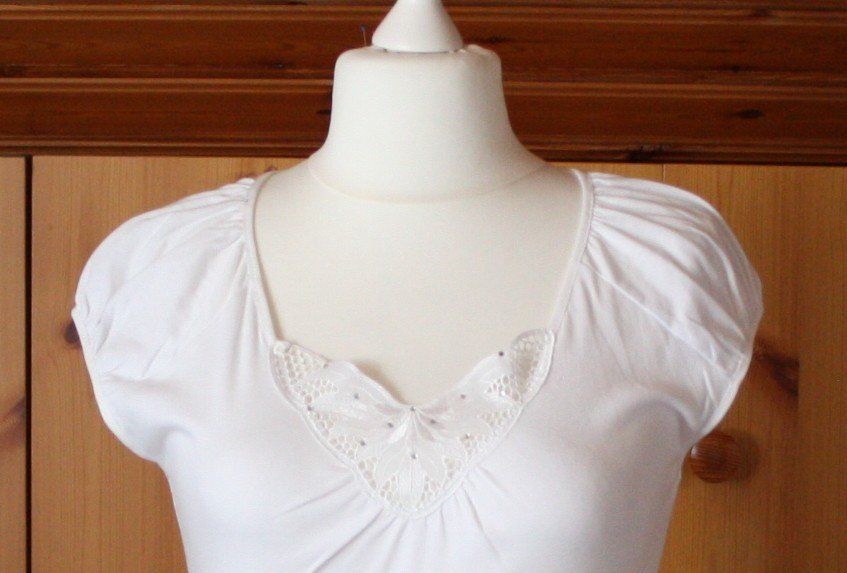 T-shirt: T - Shirt CHICOREE weiss Gr. XL – Usato da Flüelen venduto da Diversicum-Textil 1