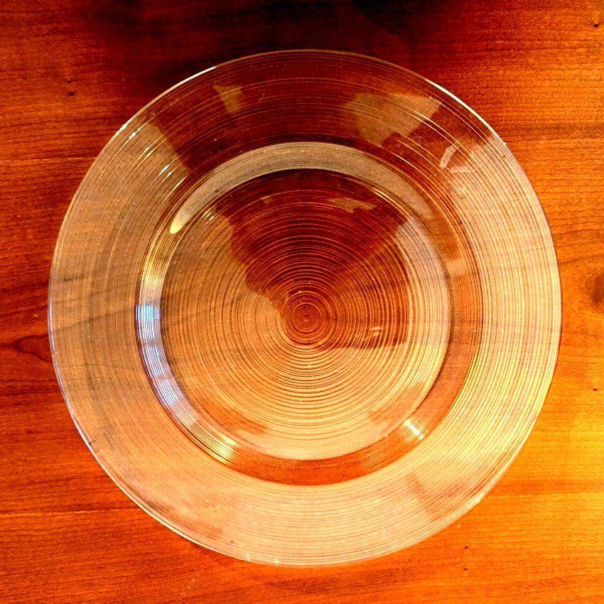 Globus Teller: 10 Teller aus Glas. gerieffelt – Neu (gemäss Beschreibung) aus Uetikon am See von Tomarrani
