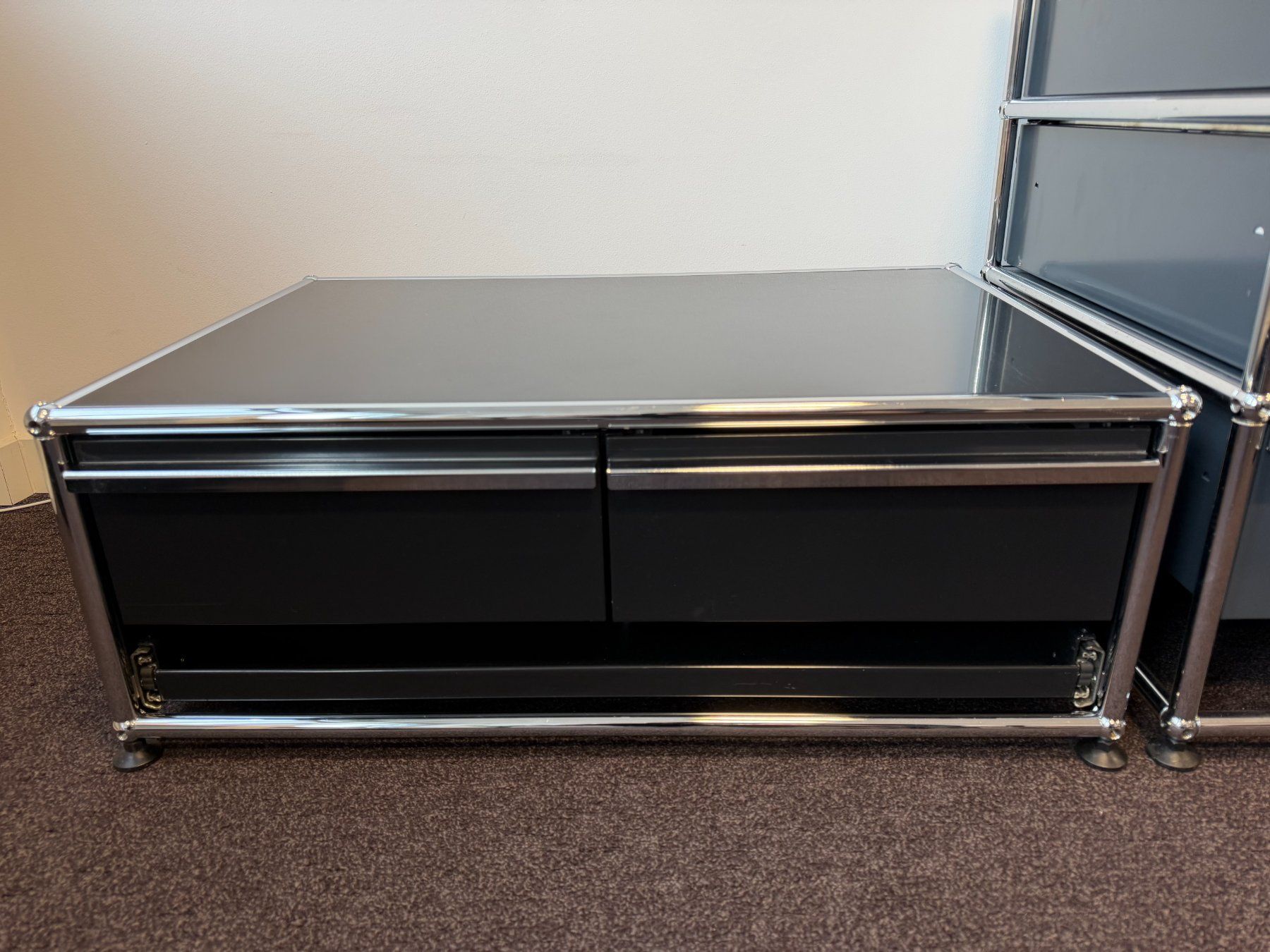 USM Mobili TV: USM Haller Lowboard/Sideboard Schwarz – Usato da Müntschemier venduto da marcner