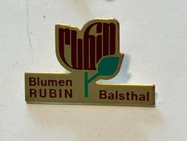 1 Pin Blumen Rubin Balsthal