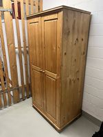 Kleiderschrank 