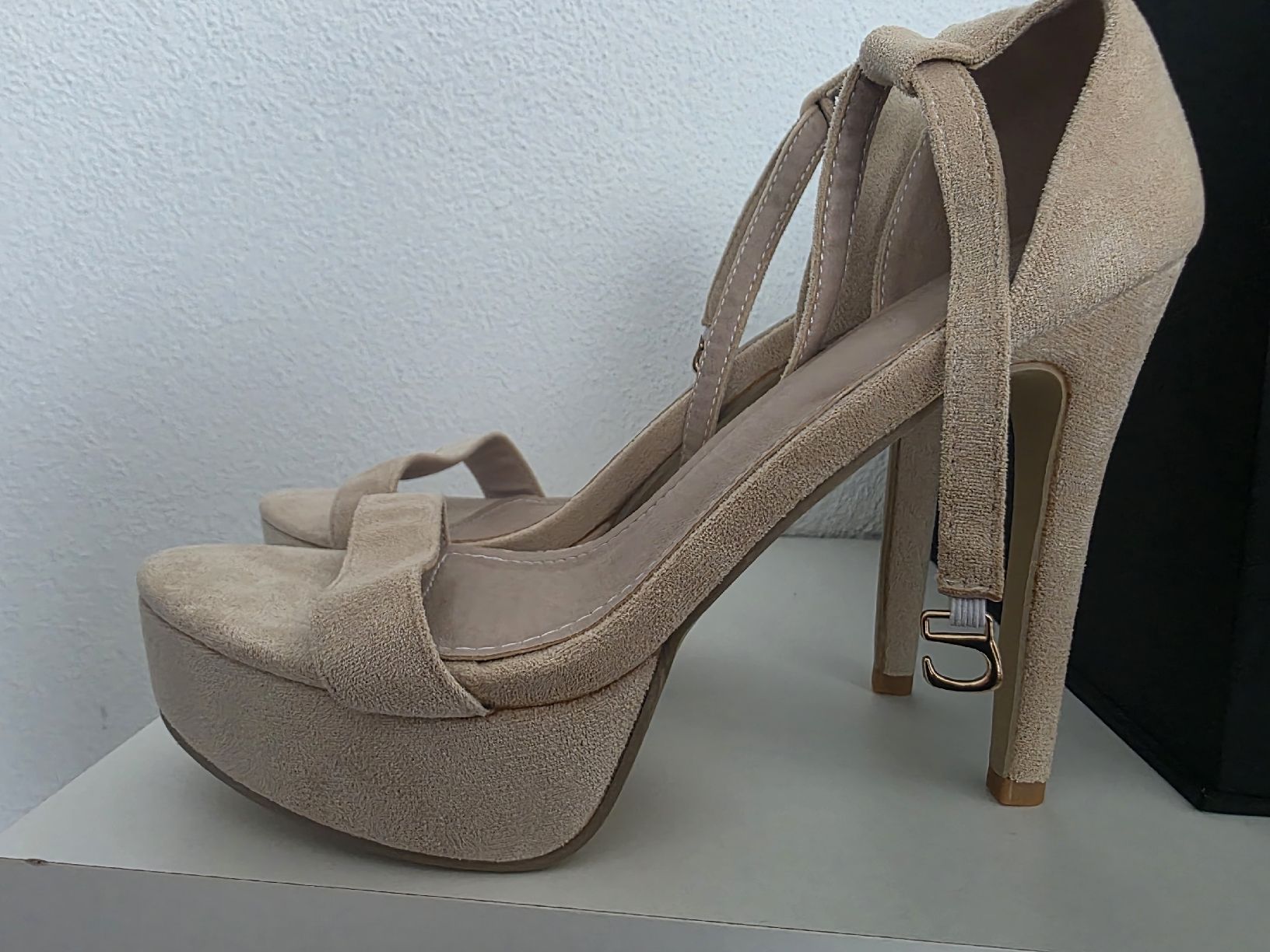 Damenschuhe: Abendsatz Sandalen – Neu und originalverpackt aus Kloten von Marincee