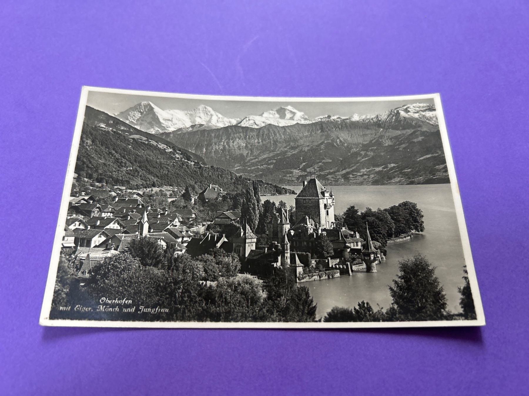 Cartoline postali: Oberhofen, Thun, mit Eiger Mönch Jungfrau, alt, 26.7.1934 – Usato da Hefenhofen venduto da Bierinder