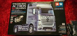 Tamiya Mercedes-Benz Actros 1851 Gigaspace 1/14 R/C Trakt...