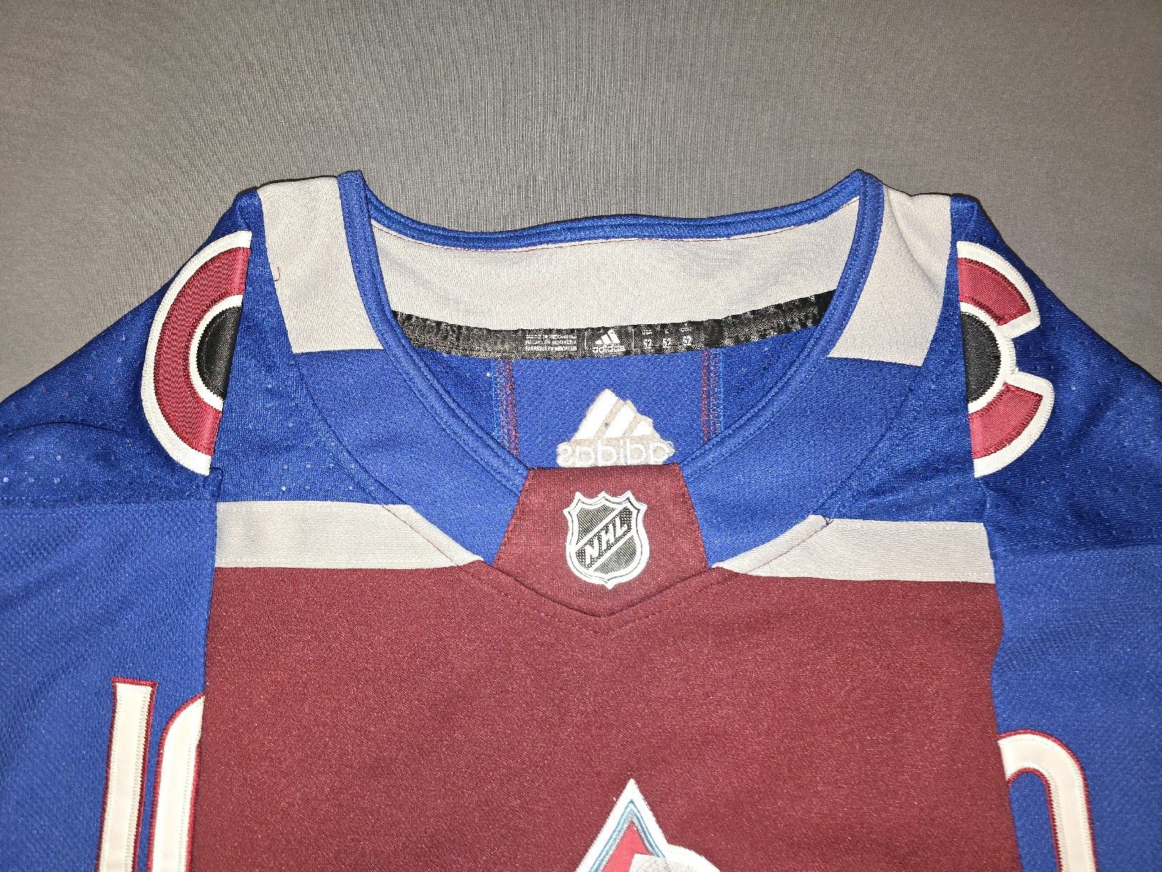 Leibchen & Hosen: Colorado Avalange Andrighetto Jersey – Gebraucht aus Reigoldswil von stonie73 1