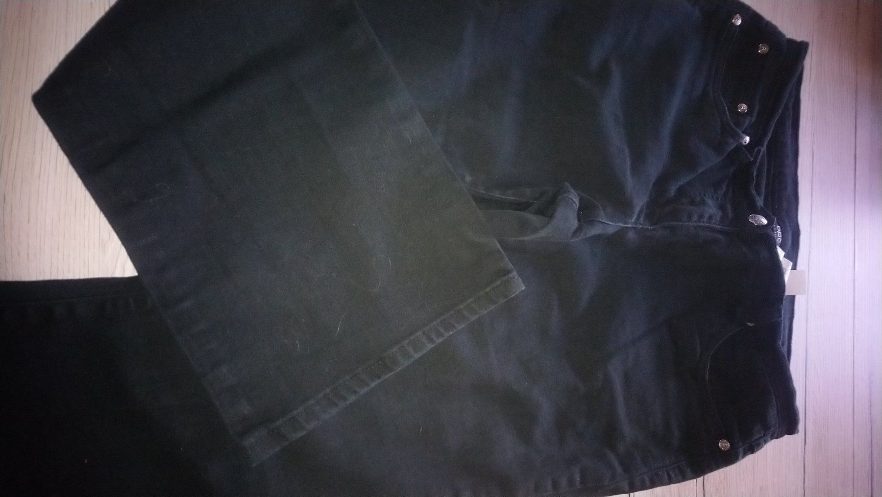 Jeans: 3 paar Hosen gr. 42 – Usato da Grossdietwil venduto da GNOM313 4