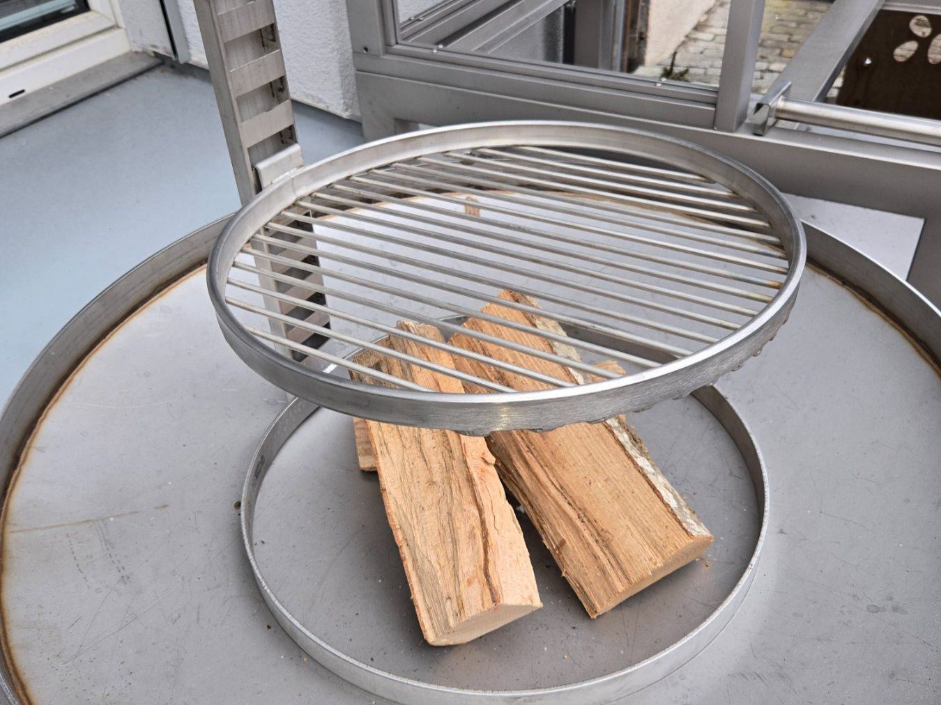 Griglie: Grillrost rund zu Feuerschale, System JT – Nuovo e nell'imballaggio originale da Einsiedeln venduto da Jaeggi-Gartenfeuer 2