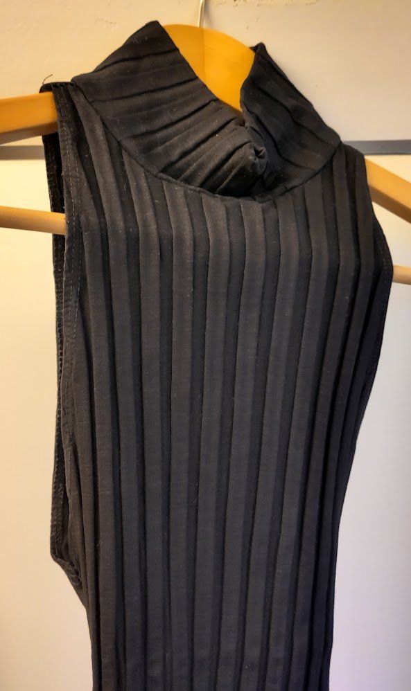 Reformation Tops: Schwarzer Body von Reformation, Gr. XS/S – Gebraucht aus Lugano von kat_lm5b 1
