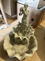 Dekorative Quellnymphe-Statuette mit Muschelbecken Deko
