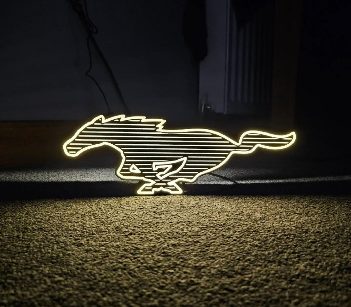 Lampade: Lampe lightbox décoration Mustang Mach E – Nuovo (secondo la descrizione) da Noville venduto da Berlusconi55