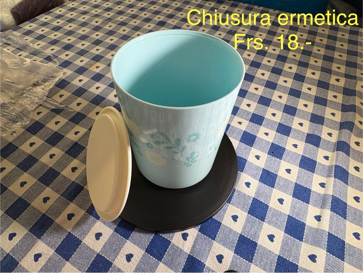 Tupperware Recipients et similaires: Contenitore ermetico Tupperware – Neuf (Voir description) à Novazzano par jen_hx8j