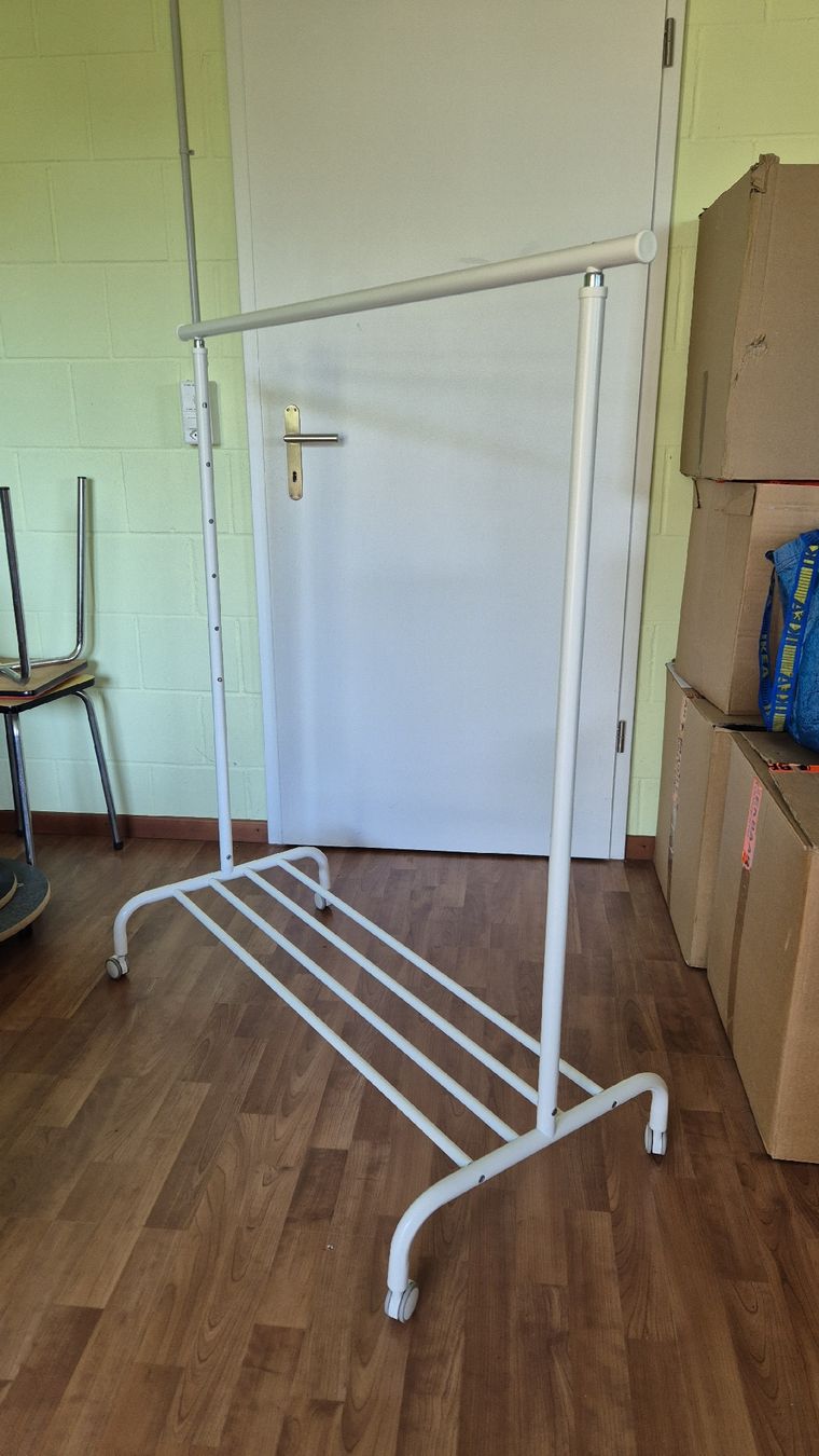 Ikea Porte manteau: Kleiderstange IKEA – D'occasion à Biel/Bienne par ste_ryw5