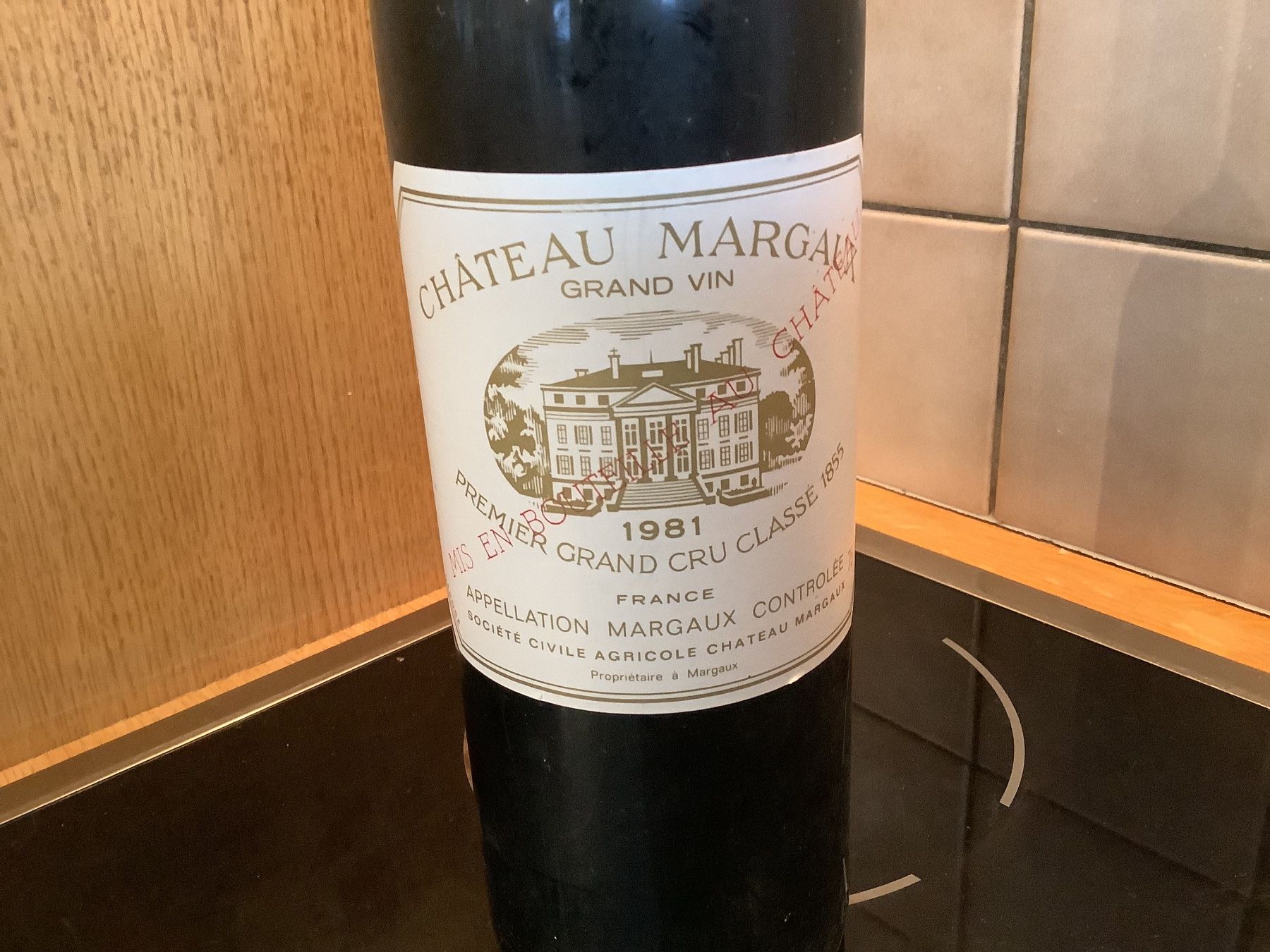 Château Margaux Vino: Vin Château Margaux 1981 – Nuovo e nell'imballaggio originale da Icogne venduto da luna.16 5