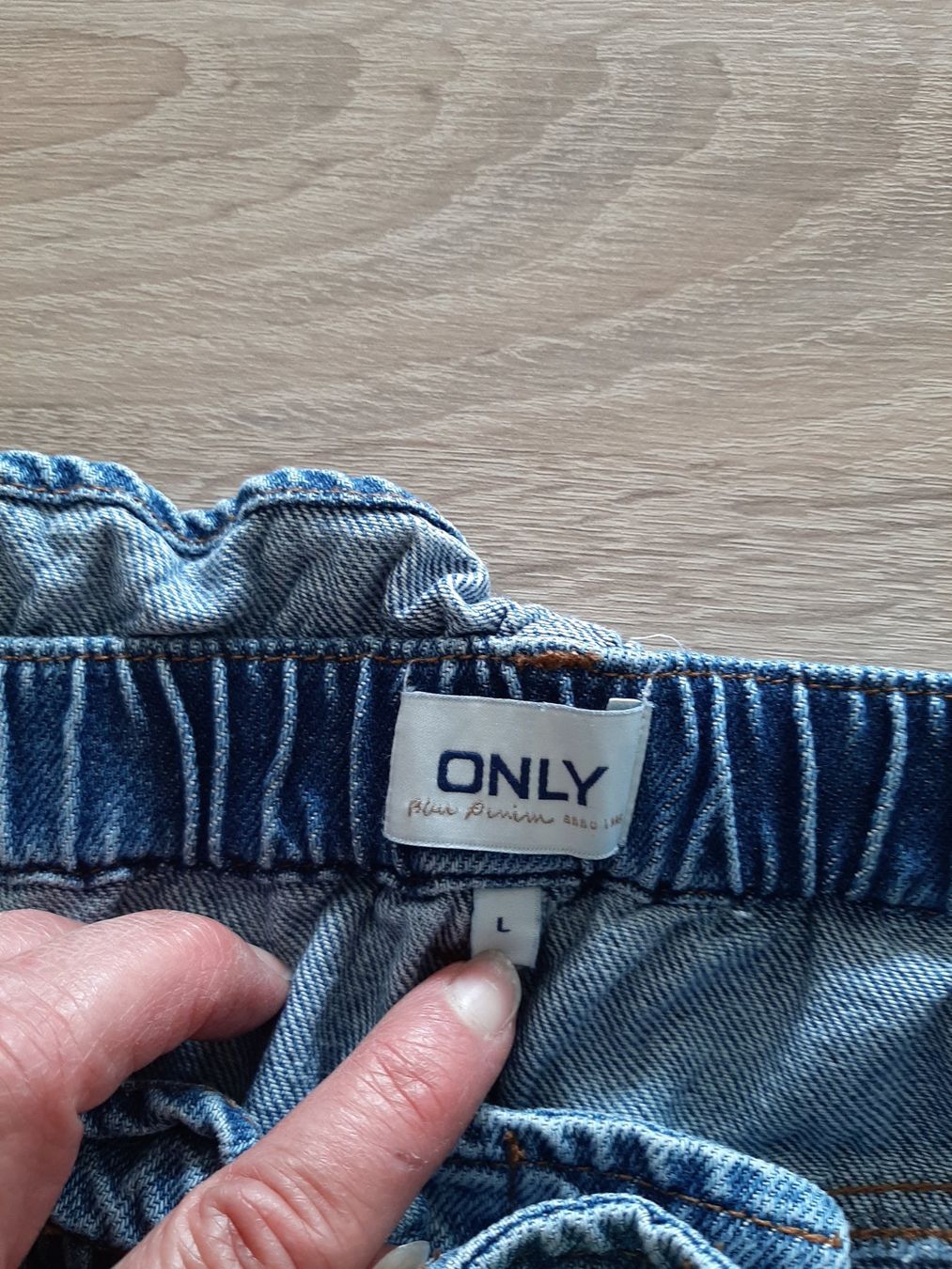 Pantaloni: Damen Short-Hose Grösse L – Usato da Menziken venduto da Rien1 3