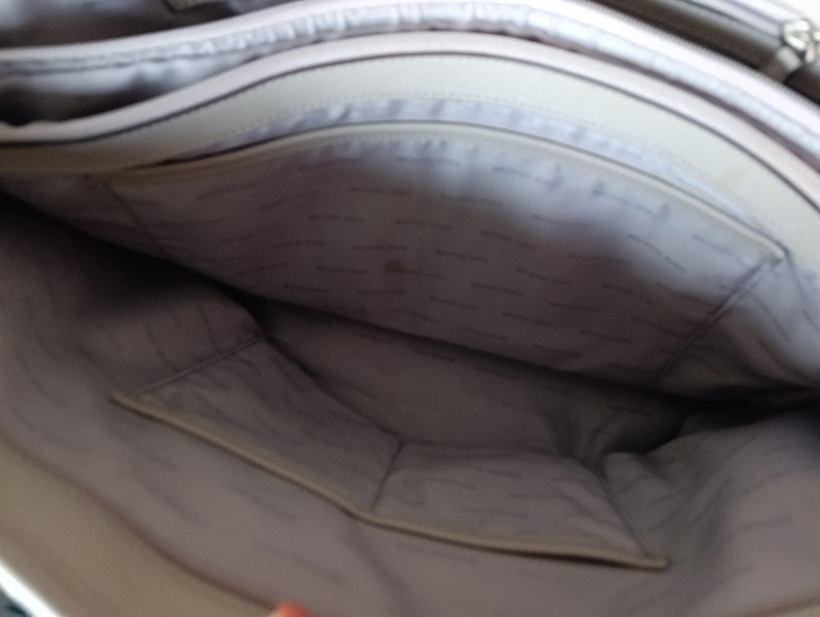 Michael Kors Borse da donna: Michael Kors Bag - Great Condition - Grey – Usato da Zermatt venduto da MrsMrRabbit 4